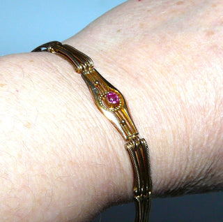 antikes Einzelstück, Biedermeier-Vintage-Armband, roséfarbenes Golddoublé, für die Zeit typische rote Rubin-Replik, Länge 19 cm, Kastenschloß, Sicherheitskette, um 1850 -	Vintage-Schmuck nur im Onlineshop von danilogold!