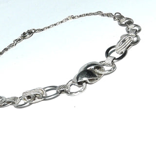 antikes Einzelstück, zartes Vintage-Armband, Mittelteil-Glieder-Armband aus 835 Silber, Knoten-Glieder im Verlauf, Länge 21 cm, Federringverschluß, um 1930. -	Vintage-Schmuck nur im Onlineshop von danilogold!