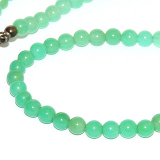 apfelgrünes Einzelstück, Chrysopraskugelkette, Chalcedon-Varietät, Durchmesser der Kugeln 5,3 mm, Verschluß 925 Silber-Karabiner, Länge 43cm, auf Stahlseide - Goldschmiede Danilo