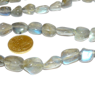 blau-graues Einzelstück, Edelsteinkette, polierte Labradorit-Nuggetkette mit schönen natürlichen Einschlüssen, Unikat der Natur Steine ca. 10mm x 13mm, Matinée-Länge 62cm, Federring Silber, auf Nylon - Goldschmiede Danilo