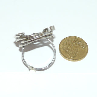 handgefertigtes Einzelstück, herrlich blau schillernder Labradorit-Silberring aus 925 Silber mit 2 runden + 1 Tropfen-Cabochon, sowie 3 aufgetieften Schalen auf Runddraht-Geflecht, Ringweite 57. -	Handarbeiten online bestellen bei Juwelier & Goldschmiede Danilo!