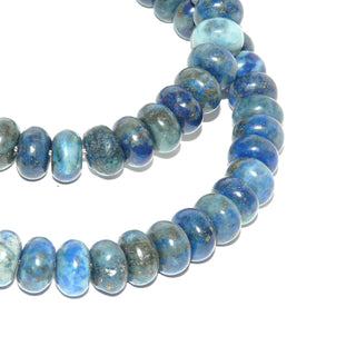 blaues Einzelstück, Edelsteinkette aus Lapislazuli mit einem lebendigen Farbenspiel von Königsblau über Hellblau bis Graublau, polierte Linsen mit einem Durchmesser von 8,5mm, Karabinerverschluß aus Metall, Länge 45cm, auf Stahlseide - Goldschmiede Danilo