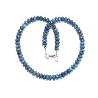 blaues Einzelstück, Edelsteinkette aus Lapislazuli mit einem lebendigen Farbenspiel von Königsblau über Hellblau bis Graublau, polierte Linsen mit einem Durchmesser von 8,5mm, Karabinerverschluß aus Metall, Länge 45cm, auf Stahlseide - Goldschmiede Danilo