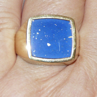 Königsblaues Einzelstück, leuchtender Lapislazuliring, klassischer Herrenring, Siegelring aus 333 Gold mit einem rekonstruierten Lapislazuli-Quadrat mit schöner Maserung, poliert, Ringweite 66,5 - Goldschmiede Danilo