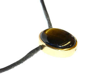 handgefertigtes Unikat, brauner Serpentin-Anhänger mit einem schimmernden Katzenauge, geschlossene Zargenfassung aus massiv 750 Gold mit verdeckter Kettenführung zum Durchfädeln (Lieferung erfolgt ohne Kette) -	Handgefertigtes Unikat! Nur im Onlineshop von Juwelier & Goldschmiede Danilo!