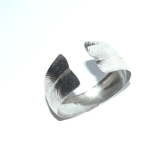Einzelstück, Handarbeit, Art Deco-Armreif, Armspange aus 800 Silber, poliert + getrieben, oval offen, Design Wilhelm Rolff Hamburg, 11,5 mm breit, Innenumfang ca. 18 cm, um 1920- 1930 - Vintage-Schmuck nur im Onlineshop von danilogold!
