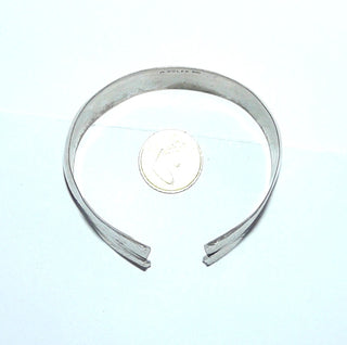 Einzelstück, Handarbeit, Art Deco-Armreif, Armspange aus 800 Silber, poliert + getrieben, oval offen, Design Wilhelm Rolff Hamburg, 11,5 mm breit, Innenumfang ca. 18 cm, um 1920- 1930 - Vintage-Schmuck nur im Onlineshop von danilogold!
