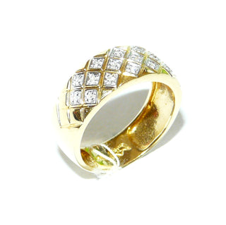 breites Einzelstück, Diamantring, Verlobungsring aus 585 Gold mit 16 Diamanten von zusammen 0,07 Karat im Pavé in rhodinierten Quadraten und in diagonalen Reihen eingefaßt, Ringweite 59, poliert - Goldschmiede Danilo 688€