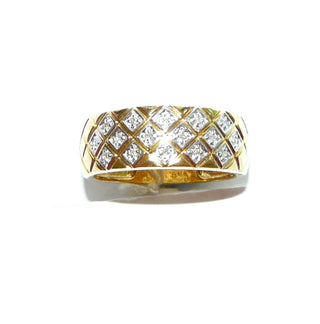 breites Einzelstück, Diamantring, Verlobungsring aus 585 Gold mit 16 Diamanten von zusammen 0,07 Karat im Pavé in rhodinierten Quadraten und in diagonalen Reihen eingefaßt, Ringweite 59, poliert - Goldschmiede Danilo 688€