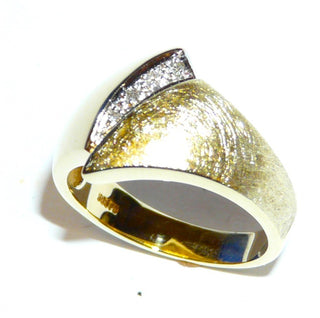 auffälliges Einzelstück, breiter Diamantring, Antragsring, Verlobungsring "Doppelspitze" aus massiv 585 Gold mit 4 Diamanten von zusammen 0,03 Karat im rhodinierten Pavé gefaßt, Ringweite 55,5, eismatt & poliert - Goldschmiede Danilo