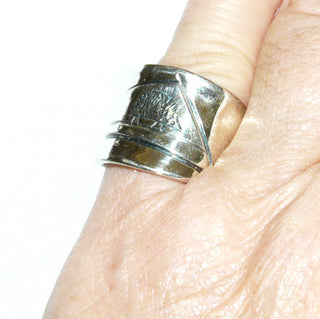 breites Einzelstück, Igelring, oben 16,5 mm breit, gravierter, stilisierter Igel, poliert aus massiv 925 Silber, Ringweite 53,5 - Goldschmiede Danilo