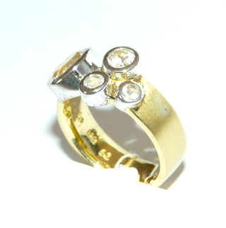 Einzelstück, kompakter Ring aus 925 Silber mit vergoldeter, breiter Ringschiene + 4 funkelnden Zirkonia in silbernen Zargenfassungen sicher eingefaßt, Ringweite 52 -	Unikatschmuck nur erhältlich im Onlineshop von Juwelier & Goldschmiede Danilo! 