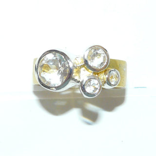 Einzelstück, kompakter Ring aus 925 Silber mit vergoldeter, breiter Ringschiene + 4 funkelnden Zirkonia in silbernen Zargenfassungen sicher eingefaßt, Ringweite 52 -	Unikatschmuck nur erhältlich im Onlineshop von Juwelier & Goldschmiede Danilo! 