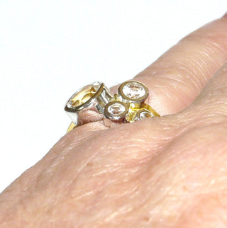 Einzelstück, kompakter Ring aus 925 Silber mit vergoldeter, breiter Ringschiene + 4 funkelnden Zirkonia in silbernen Zargenfassungen sicher eingefaßt, Ringweite 52 - Unikatschmuck nur erhältlich im Onlineshop von Juwelier & Goldschmiede Danilo! 
