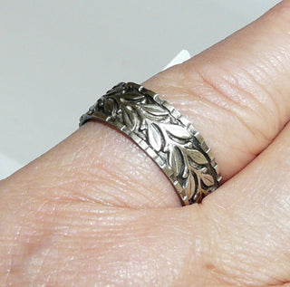 Einzelstück, Trauring, Freundschaftsring, breiter Ring aus 835 Silber "Blattranke", gleichlaufend, tief eingearbeitetes florales Muster, in den Tiefen geschwärzt, seidenmatt, Ringweite 57,5 -	Unikate und Pretiosen nur erhältlich im Onlineshop der Goldschmiede Danilo