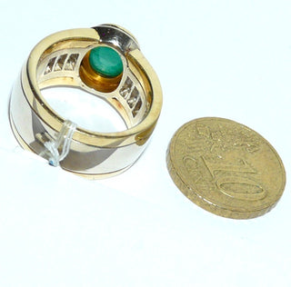 Einzelstück, breiter Unikat Smaragd-Ring, Handarbeit aus 750 Gelbgold + Weißgold mit einem großen ovalen Smaragd-Cabochon in wunderschöner Farbe + 6 Diamant-Baguettes von zusammen 0,69 Karat, Ringweite 54 -	Handgefertigtes Unikat! Nur im Onlineshop von Juwelier & Goldschmiede Danilo!