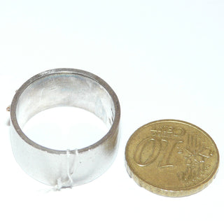 Handgefertigtes Einzelstück, breiter zweifarbiger Unikat-Ring, Herrenring aus 925 Silber, mattgeschlagen + diagonaler Belötung aus 3 Runddrähten aus poliertem 750 Gelbgold, Ringweite 60,5. -	Handgefertigtes Unikat! Nur im Danilo Gold Online Shop!