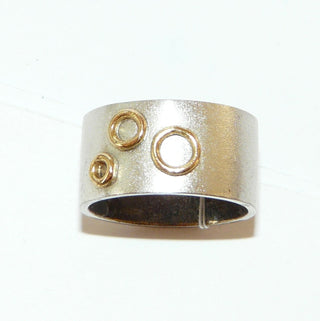 handgefertigtes Einzelstück, breiter zweifarbiger Unikat-Ring, Herrenring "Kreise" aus 925 Silber mattiert +einer Drahtbelötung aus 750 Gelbgold poliert, Ringweite 59,5 -	Handgefertigtes Unikat! Nur im Onlineshop von Juwelier & Goldschmiede Danilo!