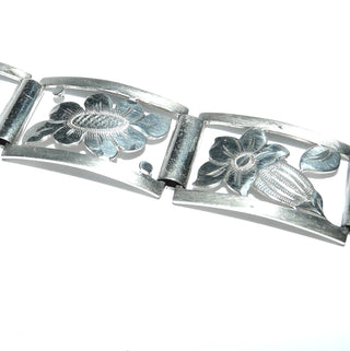 Breiteres Einzelstück, Vintage-Armband, Handarbeit, Glieder-Armband aus massiv 900 Silber, 19 cm lang, 6 ausgesägte Rechtecke mit gravierten Blüten z.B. Enzian, Federringverschluß, um 1950 -	Handgefertigtes Unikat! Nur im Onlineshop von Juwelier & Goldschmiede Danilo!