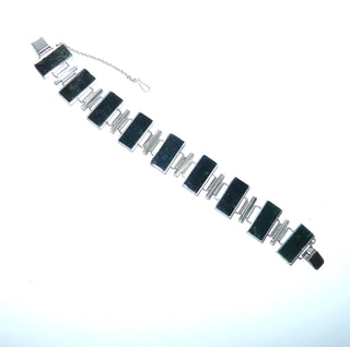breites Einzelstück, Art Deco, Serpentin-Armband, sitzt fast wie ein Armreif, aus massivem 835 Silber, poliert, Gesamtlänge 19 cm, 9 rechteckige, dunkelgrüne, flache Serpentin-Platten, Kastenschloß, + Sicherheitskette, um 1930. -	Vintage-Schmuck nur im Onlineshop von danilogold!
