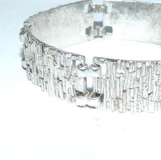 Einzelstück, breites Vintage-Armband, liegt fast wie ein Armreif, Glieder-Armband aus 835 Silber, 17,5 cm lang, mit 5 strukturierten, rechteckigen Elemente, poliert, Röllchenverbindung, um 1960, Kastenschloß -	Vintage-Schmuck nur im Onlineshop von danilogold!