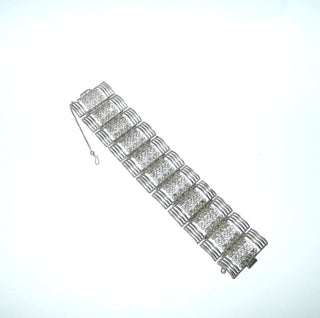 Einzelstück, breites Vintage-Filigran-Armband, Armreif, Glieder-Armband aus 835 Silber, liegt fast wie ein Armreif, 18 cm lang, 11 filigrane, rechteckige, florale Elemente mit seitlichem Steben-Abschluß, poliert, um 1940, Hakenschloß, Sicherheitskette -	Nur erhältlich im Onlineshop von Juwelier & Goldschmiede Danilo!