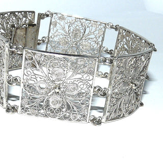 antikes Einzelstück, Vintage-Filigran-Armband, Glieder-Armband aus 800 Silber, 18,5 cm lang, mit 6 filigranen quadratischen Blumen-Elementen in Form von Kleeblätter, poliert, um 1940, sicheres Kastenschloß, Sicherheitskette - Vintage-Schmuck nur im Onlineshop von danilogold!