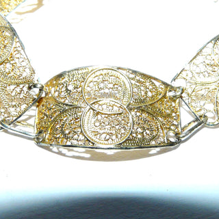 Einzelstück, breites Vintage-Filigran-Armband, Glieder-Armband aus 835 Silber vergoldet, 19 cm lang, 6 florale Elemente mit zwei ineinander verschlungenen Ringen als Symbol für Treue & Verbundenheit, mit Doppel-Ösenverbindung, poliert, um 1940, Federring - Nur erhältlich im Onlineshop von Juwelier & Goldschmiede Danilo!