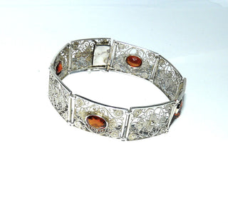 antikes Einzelstück, breites Vintage-Filigran-Armband, Glieder-Armband aus 835 Silber mit 4 ovalen, bernsteinfarbenen, facettierten Repliken an klaren Bernstein oder Padparadscha-Saphire erinnernd, Gesamtlänge 19 cm lang, wirkt am Arm eher wie ein Armreif, 8 filigrane, rechteckige Blumen-Elemente, poliert, um 1940, sicheres Kastenschloß - Vintage-Schmuck nur im Onlineshop von danilogold!