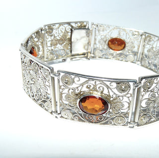 antikes Einzelstück, breites Vintage-Filigran-Armband, Glieder-Armband aus 835 Silber mit 4 ovalen, bernsteinfarbenen, facettierten Repliken an klaren Bernstein oder Padparadscha-Saphire erinnernd, Gesamtlänge 19 cm lang, wirkt am Arm eher wie ein Armreif, 8 filigrane, rechteckige Blumen-Elemente, poliert, um 1940, sicheres Kastenschloß - Vintage-Schmuck nur im Onlineshop von danilogold!