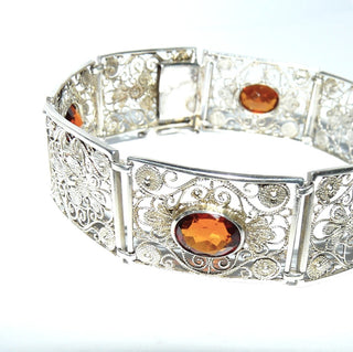 antikes Einzelstück, breites Vintage-Filigran-Armband, Glieder-Armband aus 835 Silber mit 4 ovalen, bernsteinfarbenen, facettierten Repliken an klaren Bernstein oder Padparadscha-Saphire erinnernd, Gesamtlänge 19 cm lang, wirkt am Arm eher wie ein Armreif, 8 filigrane, rechteckige Blumen-Elemente, poliert, um 1940, sicheres Kastenschloß - Vintage-Schmuck nur im Onlineshop von danilogold!