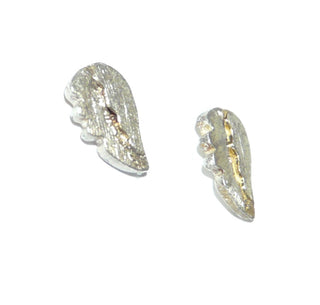 Einzelstücke, dezente kleine Ohrstecker aus 925 Silber "Blatt", eismattiert, innenliegende Mittelrispe vergoldet -	Unikate und Pretiosen nur erhältlich im Onlineshop der Goldschmiede Danilo!