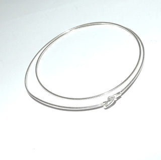 Einzelstück, dünner Omega-Halsreifen, Omegakette aus 925 Silber, flexibler Halsreifen, Karabiner-Verschluß, 45 cm lang, Durchmesser ca. 1,25 mm, zart für kleine Anhängerösen - Goldschmiede Danilo