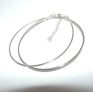 zartes Einzelstück, dünner flexibler Omega-Halsreif aus 925 Silber mit Karabiner-Verschluß, total 39 cm, mit Verlängerung bis aus 44,5 cm wandelbar, Durchmesser ca. 1,5 mm -	Nur erhältlich im Onlineshop von Juwelier & Goldschmiede Danilo!