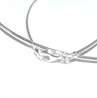 dünner Omega-Halsreifen aus 925 Silber, flexibler Halsreifen mit Karabiner-Verschluß, 45 cm & 42 cm, Durchmesser ca. 1,5 mm, besonders geeignet für kleine Anhängerösen / Öffnungen - Goldschmiede Danilo