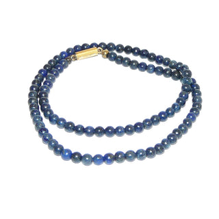 dunkelblaues Einzelstück, zarte Edelsteinkette, Lapislazulikette aus Kugeln Durchmesser 4,7mm, Verschluß Kastenschloß aus Golddoublé, Länge 44cm, auf Stahlseide aufgefädelt - Goldschmiede Danilo
