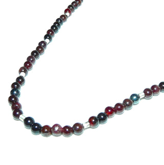 In unserer Werkstatt designtes Einzelstück, dunkelrote Granat-Kugel-Kette mit einem Stein-Durchmesser von 4 mm, mit Zwischenteilen + Federring-Verschluß aus Silber, Gesamtlänge 44,5 cm, Unikat auf Stahlseil aufgereiht -	Handgefertigtes Unikat! Nur im Onlineshop von Juwelier & Goldschmiede Danilo!