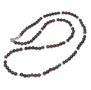 In unserer Werkstatt designtes Einzelstück, dunkelrote Granat-Kugel-Kette mit einem Stein-Durchmesser von 4 mm, mit Zwischenteilen + Federring-Verschluß aus Silber, Gesamtlänge 44,5 cm, Unikat auf Stahlseil aufgereiht -	Handgefertigtes Unikat! Nur im Onlineshop von Juwelier & Goldschmiede Danilo!