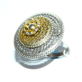 Einzelstück, Ring aus 925 Silber in Filigran-Technik gefertigt, in den Tiefen geschwärzt + mit vergoldeter Mitte, Etagenaufbau mit einer Blüte im Mittelpunkt, umrahmt von Kordeln, wirkt wie feine Spitze in Metall verewigt, Ringweite 60, paßt zu Anhänger An 0235 -	Einzelstücke nur erhältlich bei www.danilogold-shop.de