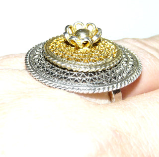 Einzelstück, Ring aus 925 Silber in Filigran-Technik gefertigt, in den Tiefen geschwärzt + mit vergoldeter Mitte, Etagenaufbau mit einer Blüte im Mittelpunkt, umrahmt von Kordeln, wirkt wie feine Spitze in Metall verewigt, Ringweite 60, paßt zu Anhänger An 0235 -	Einzelstücke nur erhältlich bei www.danilogold-shop.de