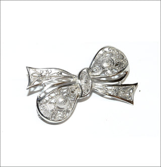 handgefertigtes Einzelstück, Schliefen-Brosche, in Filigran-Technik gefertigte breite Schleife aus Silber 835, Größe ca. 40 mm x 21 mm, um 1940 -	Nur erhältlich im Onlineshop von Juwelier & Goldschmiede Danilo!