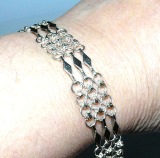 Einzelstück, filigranes, funkelndes Armband aus 925 Silber mit Elementen mit Kreis-Design + Stegen, Schiebeverschluß, Länge 19,5 cm, Breite 13,5 cm. - Nur erhältlich im Onlineshop von Juwelier & Goldschmiede Danilo!