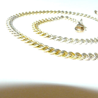 flaches Vintage-Collier, zweifarbiges Panzer-Muster, Halskette aus 925 Silber vergoldet & rhodiniert im Wechsel, leicht berieben, Länge 42 cm, 4,2 mm breit, Karabiner, als Solokette oder mit Anhänger tragbar, um 1980 - Goldschmiede Danilo 
