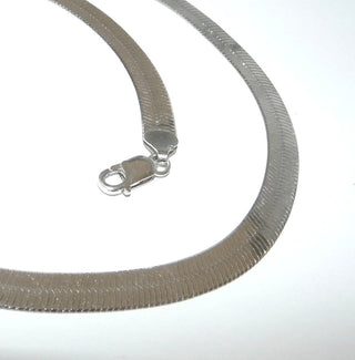 flaches Einzelstück, Silbercollier, flexibler Halsreifen, Heringbone-Halskette, flaches Fischgrät-Muster, aus Silber 925, Länge 45 cm, 7,2 mm breit - Goldschmiede Danilo