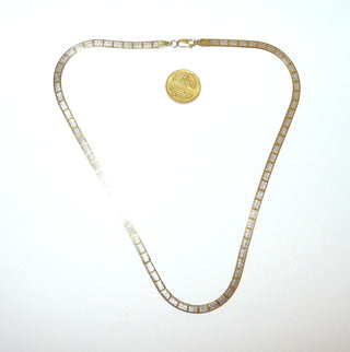 flaches Einzelstück, Silber-Collier zweifarbig gearbeitet in Silber 925, flexibler Halsreifen, Heringbone Halskette, flaches Fischgrät-Muster unterteilt in silberne Rechtecke, Linien & Rückseite sind gelbvergoldet, Länge 45 cm, 4,5 mm breit - Goldschmiede Danilo