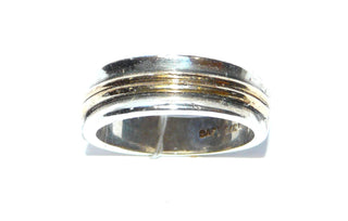 schlichtes Einzelstück, gleichlaufender, gekehlter Ring aus 925 Silber, in den Tiefen geschwärzt, mit einem Doppelreif aus 375-Gold in der Mitte belötet, Ringweite 58 - Einzelstücke nur erhältlich bei www.danilogold-shop.de
