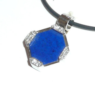 Einzelstück, ausgefallener Lapislazuli-Anhänger in 8-eckiger Form mit einer königsblauen Lapislazuli-Platte in ganz feiner Maserung, massiv 750 Weißgold mit 8 Brillanten von zusammen 0,12 Karat (Lieferung erfolgt ohne Kette)-	Unikatschmuck nur erhältlich im Onlineshop von Juwelier & Goldschmiede Danilo! 