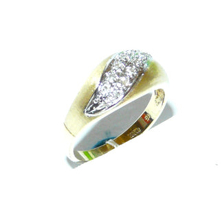 gewölbtes Einzelstück, halbrunder Diamantring, Antragsring, Verlobungsring aus 585 Gold mit 12 Diamanten von zusammen 0,15 Karat im Pavé in 2 Reihen in einer rhodinierten Welle eingefaßt, Ringweite 55,5, matt & poliert - Goldschmiede Danilo
