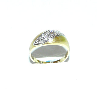 gewölbtes Einzelstück, halbrunder Diamantring, Antragsring, Verlobungsring aus 585 Gold mit 12 Diamanten von zusammen 0,15 Karat im Pavé in 2 Reihen in einer rhodinierten Welle eingefaßt, Ringweite 55,5, matt & poliert - Goldschmiede Danilo