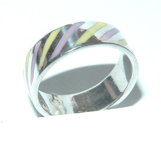 Einzelstück, gleichlaufender Ring "Candy" aus 925 Silber mit gelben + rosafarbenen Diagonal-Streifen aus Emaille, glatt eingelassen, Ringweite 57,5 -	Nur erhältlich im Onlineshop von Juwelier & Goldschmiede Danilo!